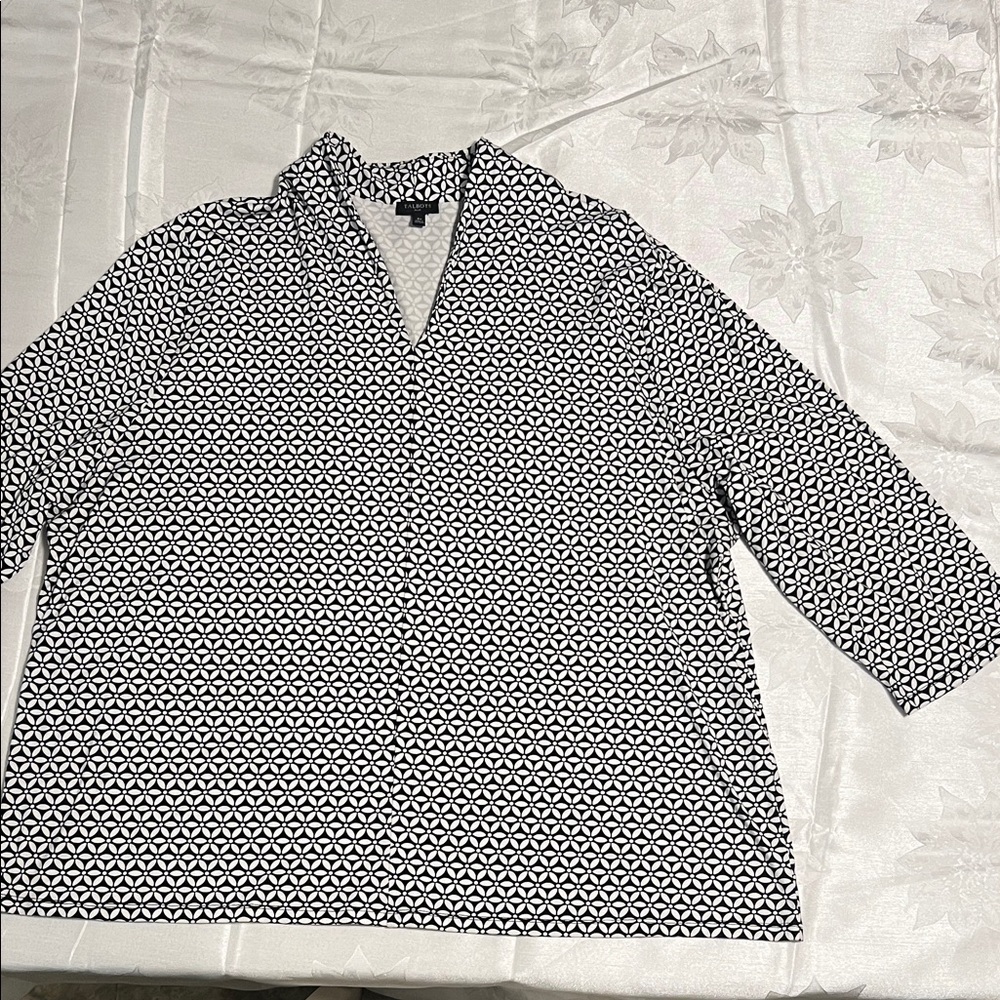 Talbots 3X Black & White Geometric V-Neck Blouse